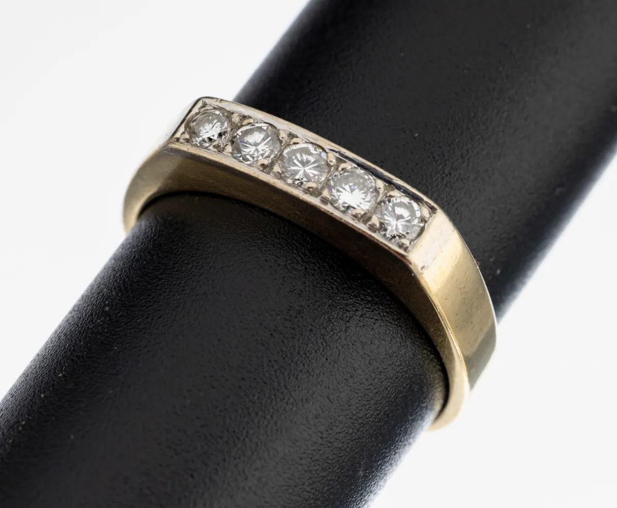14 kt gold diamond ring, yellow/white gold 585/000, 5 diamonds set in white gold, total approx. 0.20 ct