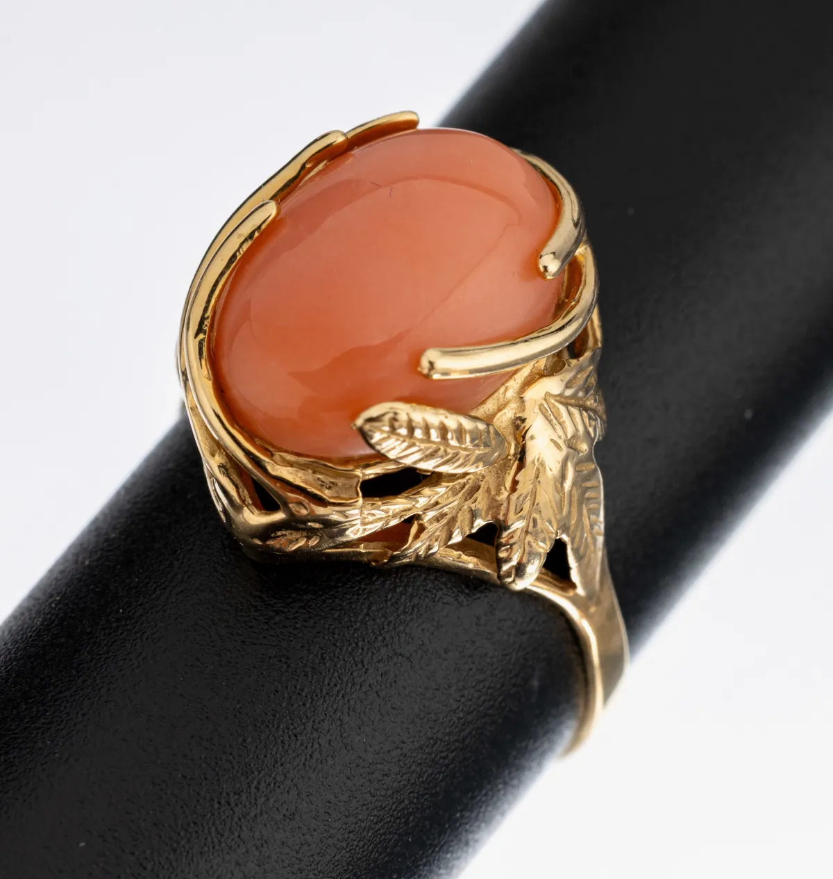 14 kt gold coral ring, yellow gold 585/000 hallmarked, abstract floral design, oval