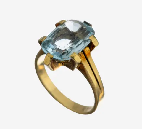 Bague en or 14 kt avec pierre de couleur, or jaune 585/000, pierre de couleur bleu clair, probablement spinelle synthétique, taille RW