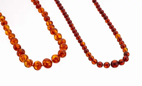 Lot de 2 colliers en ambre, 1 x perles d'ambre rondes dégradées, individuellement