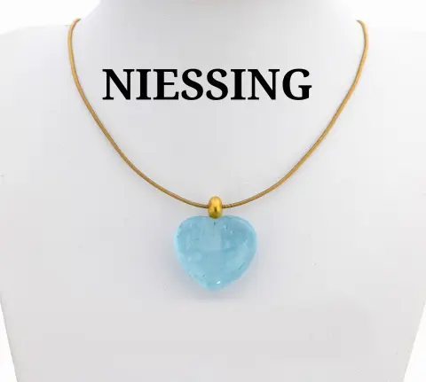 Collier NIESSING en or 18 ct, or jaune 750/000, L. env. 44 cm, plis, avec 1 pendentif, cœur