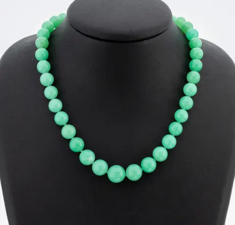 Collier chrysoprase avec fermoir en or 14 ct, or jaune 585/000, perles de chrysoprase dégradées,