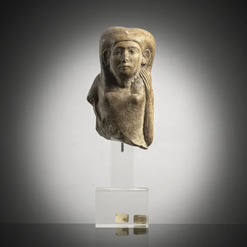 Büste einer Frauenstatuette aus Kalkstein