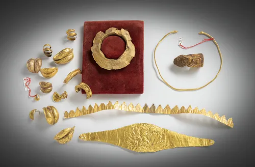 Konvolut Goldschmuck aus Blattgold
