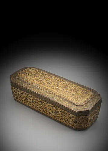 Octagonal lidded box with two smaller compartments and fine floral decoration