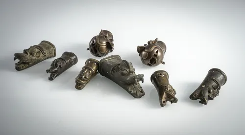 Eight litter finials