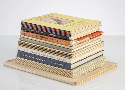Gruppe von 21 Büchern/ Katalogen zu indischer Miniatur-Malerei und Malerei