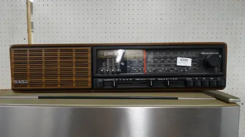1 oude Saba radio