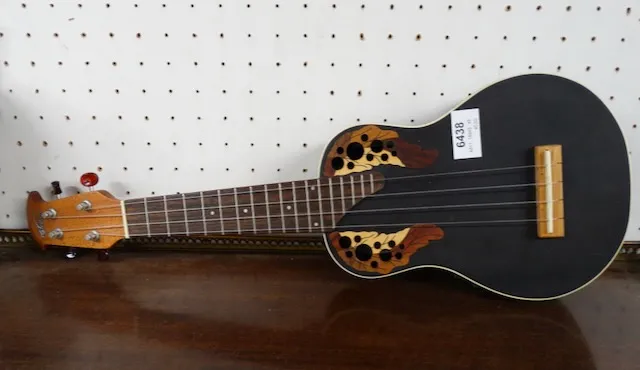 1 Ukulélé Ovation