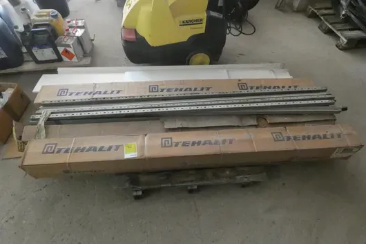 Lot Tehalit - Parapet ducts and mounting rails