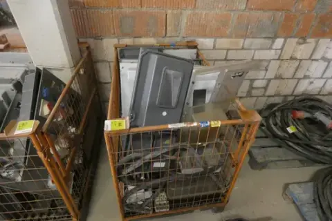 Mesh pallet with distribution boxes, cables and electrical accessories