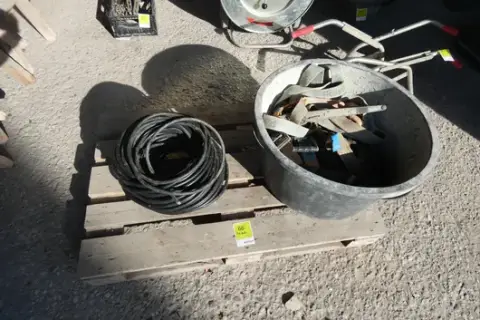 Cables and mortar tub with ratchet straps