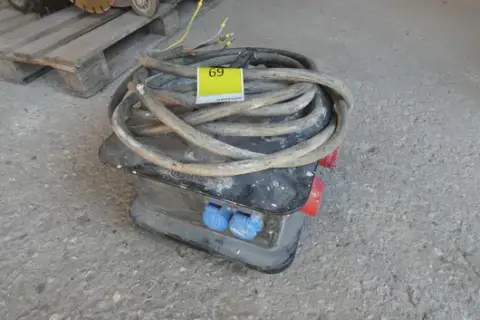 Construction power distributor with connection cable
