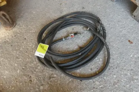 Tuyau d'air comprimé avec raccords à griffes et robinet à boisseau sphérique
