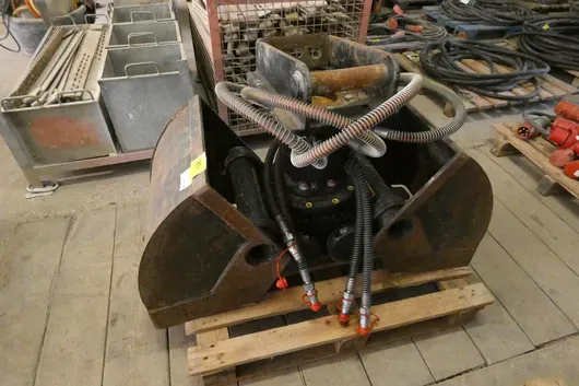 Hydraulický drapák s rotátorem, příslušenství bagru