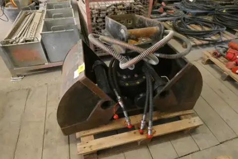 Hydraulický drapák s rotátorem, příslušenství bagru