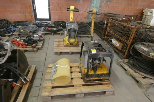 Wacker - Vibratory plate with paving protection mat