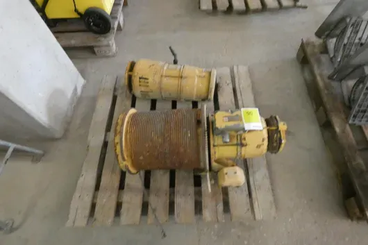 Tambour à câble avec entraînement et moteur électrique