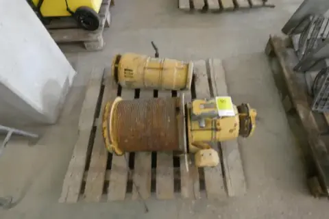 Tambour à câble avec entraînement et moteur électrique