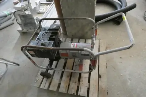 Elektrocentrála s motorem Briggs & Stratton a podvozkem