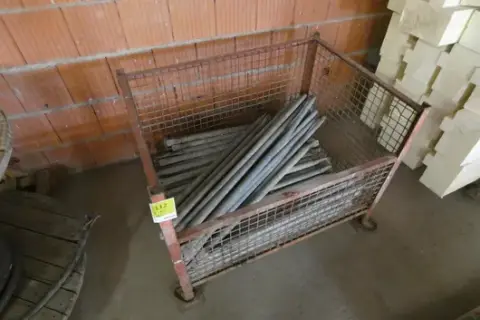 Mřížová paleta s bedněním schodišťového stupně