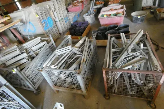 3x mesh pallet boxes with contents (tripods/support legs)