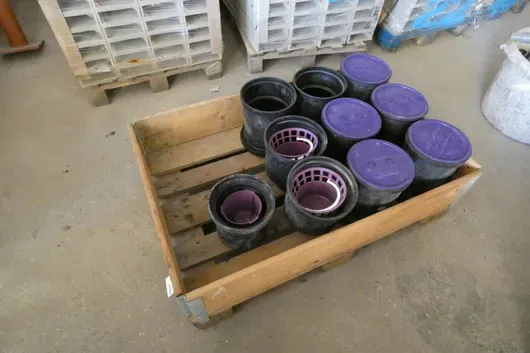Soubor plastových odtokových těles s lapači nečistot a částečně s víky