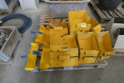 Партия растворных салазок и шпателей для тонкослойного клея
