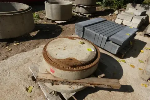 Betonnen putdeksel