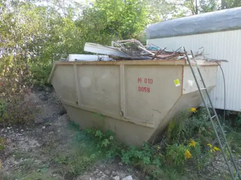 Stalen container met staalschroot