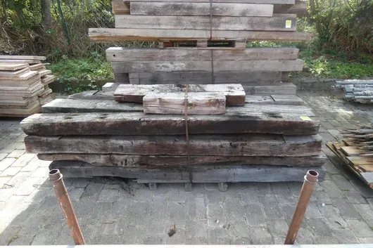 Partij houten balken