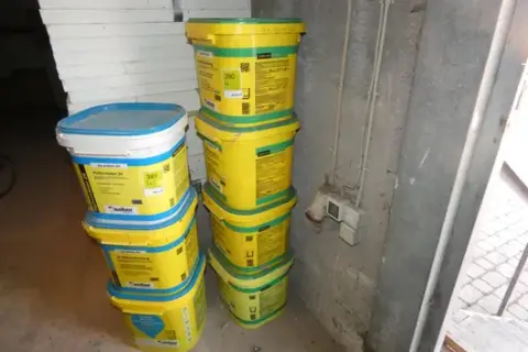 4x weber - reaktivní hydroizolace, bezbitumenový tlustý nátěr