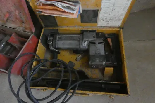 Wacker - Elektrohammer im Metallkoffer mit Meißel, defekt
