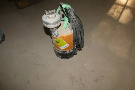 Tsurumi - Submersible pump, flat suction, with cable