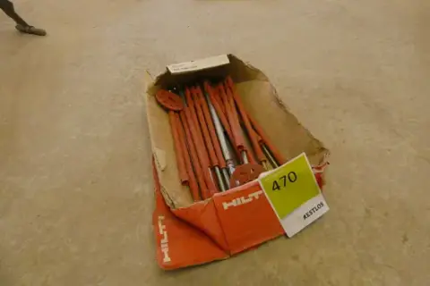Hilti - коробка рамных дюбелей и тарельчатых дюбелей для изоляции, начатая HRD-UGT 10x230/160