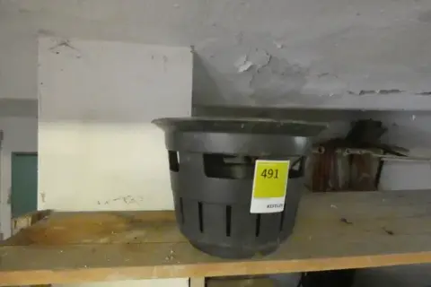 Plastový lapač nečistot pro uliční nebo dvorní vpusť, černý
