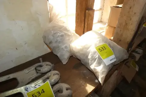 2 sacs d'anneaux en plastique