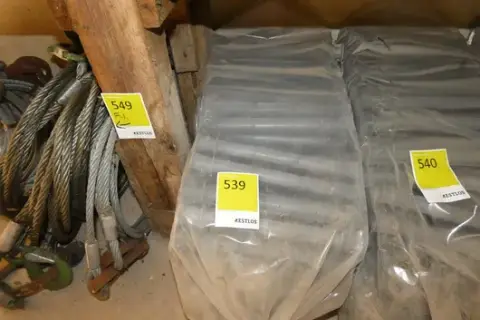 Zak met kunststof afstandbuizen voor bekisting