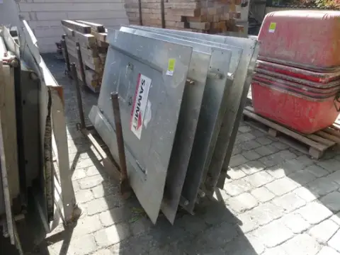 Soubor stavebních dveří