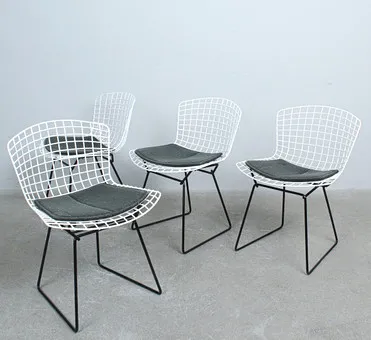 HARRY BERTOIA. Knoll International. Set Stühle / Esszimmerstühle, Modell 420, Side Chair / Bertoia Chair, Entwurf aus den 1950ern.