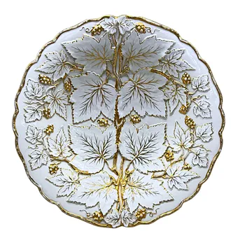 MEISSEN. Decorative plate with vine leaf relief and gold decoration.