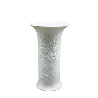 AK KAISER - Vase en porcelaine biscuit au design floral.