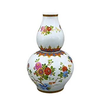 AK Kaiser. Vase en porcelaine décor "Kanton".