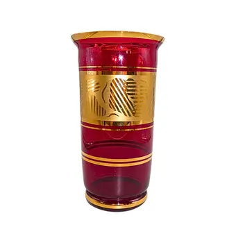 BÖHMISCHE RUBINGLAS-VASE MIT BLÄTTERDEKOR.
