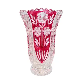 BÖHMISCHE BLEIKRISTALL-VASE MIT RUBINGLAS-ÜBERFANG.