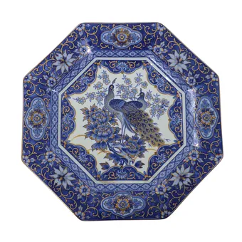 ACHTECKIGER JAPANISCHER IMARI-TELLER MIT PFAUEN-MOTIV.