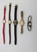 4 různé dámské náramkové hodinky vintage, 3 strojky jdou, řemínek k hodinkám přiložen, nošený stav