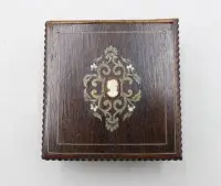 Boîte à montre de poche antique, 19e siècle, couvercle avec camée et incrustations, sans clé, env. H-3,5cm, L-8,7cm