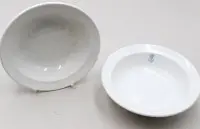 Paire de coupes, Royal Copenhagen, porcelaine blanche, armoiries à ancre ?, env. H 6,8 cm D 24,5 cm