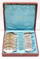12x 800er Silber-Kaffeelöffel, 1x in Form unterschiedlich, je Ziermonogramm, 219,9gr. , L-14cm